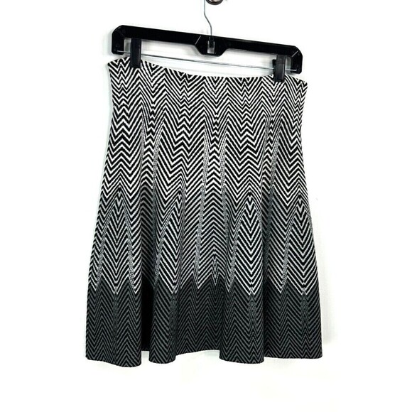 Opening Ceremony Women Sz S Knit Skirt Black White Zig Zag Chevron Fit Flare U2 - Picture 2 of 11